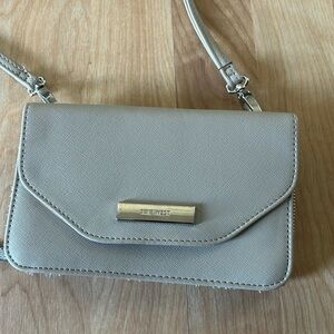 Nine West Cream Colored Crossbody Wallet Purse. Multiple Pockets. Brown Pattern.